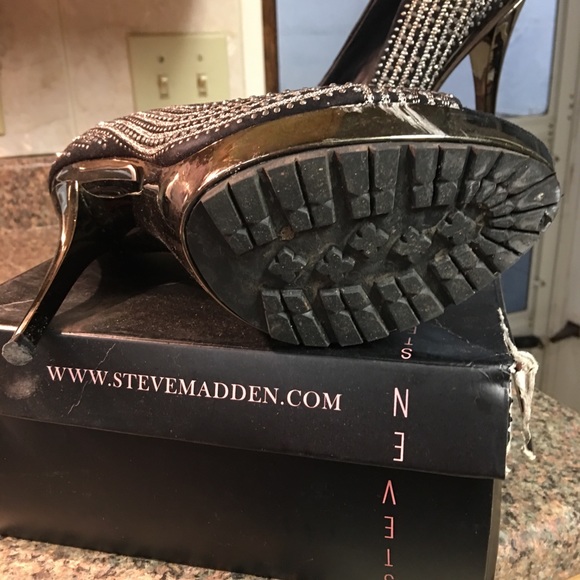 Shoes - Picture 3 of 3